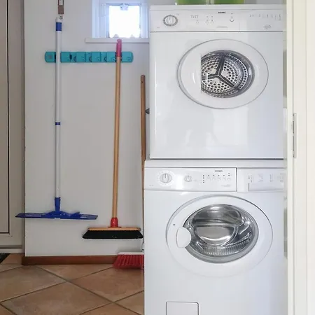 Vakantiehuis Pleasant Near Sea And *